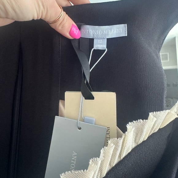 Antonio Melani x Courtney Grow Anais
Sleeveless Ruffle Trim Square Neck Crop Top - Picture 7 of 11